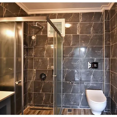 Pyramid Boutique מלון